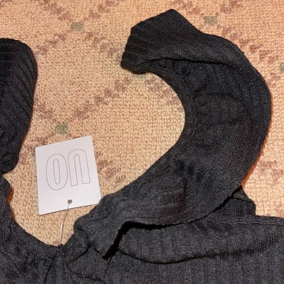 Urban Outfitters ruffle crop top NWT XS - Picture 2 of 7